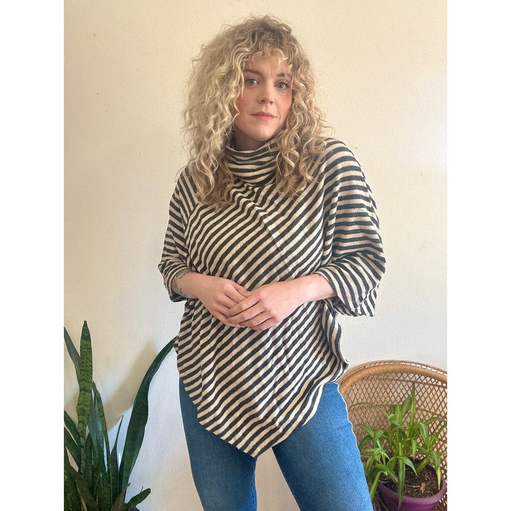 Capote Soft Striped Turtleneck Poncho size M/L - Picture 2 of 10
